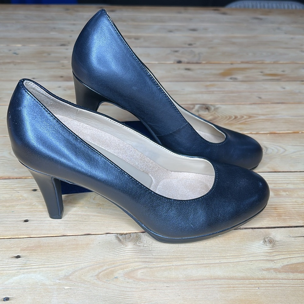 Naturalizer Sz 7.5W Black Leather Heels - Picture 2 of 7